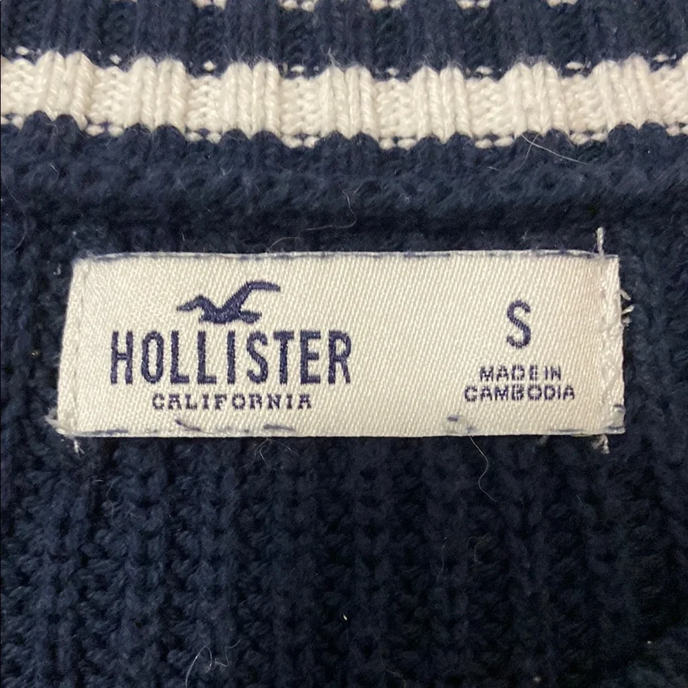 Hollister Blue V-Neck Sweater Sporty Collegiate Style - Picture 2 of 3